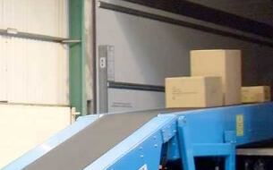 與傳統(tǒng)裝卸設(shè)備相比，自動裝車機有什么特點呢？